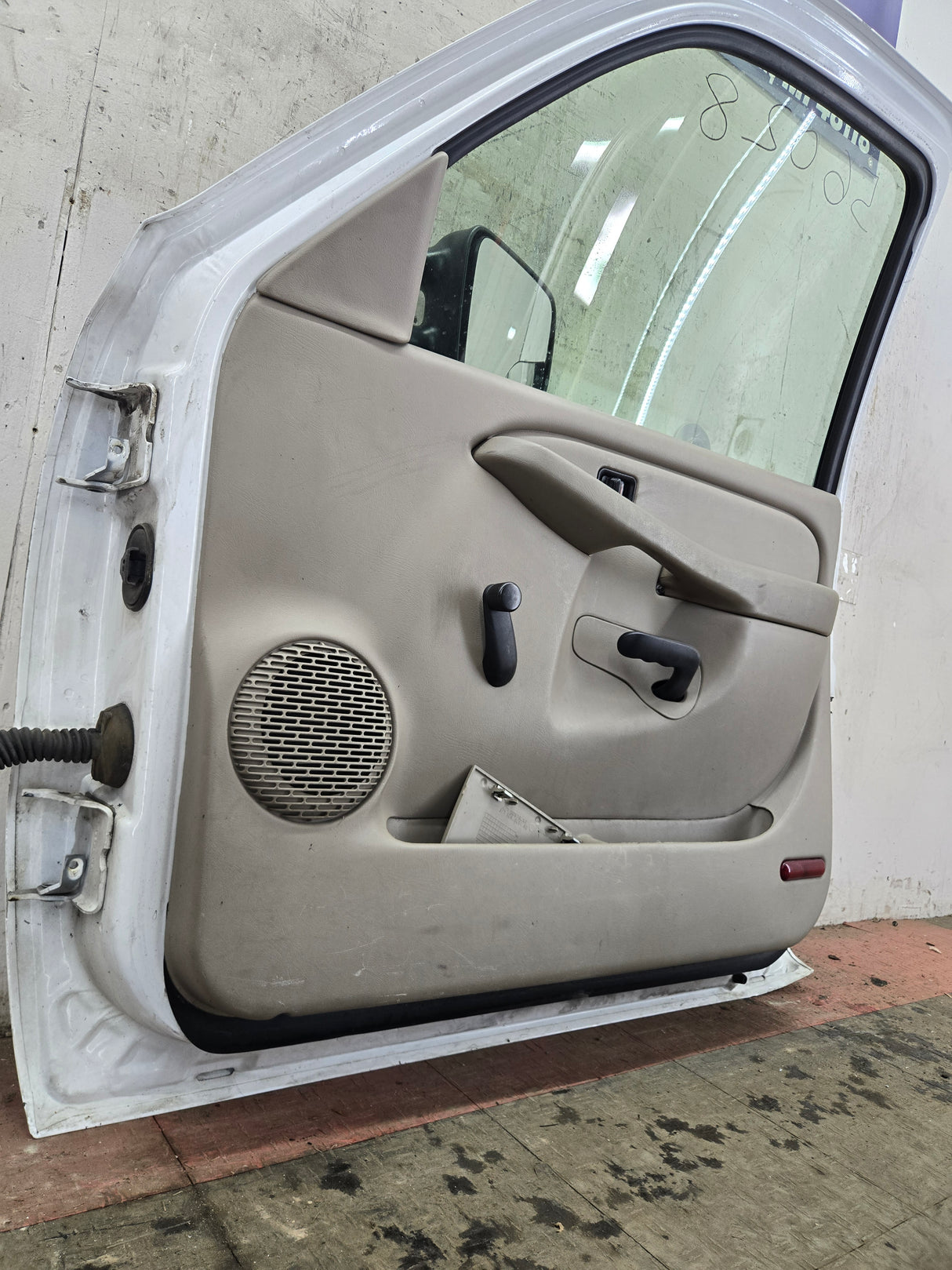 1999-2006 Chevrolet Silverado / GMC Sierra 1500 2500 3500 HD Front Passenger side Door RH