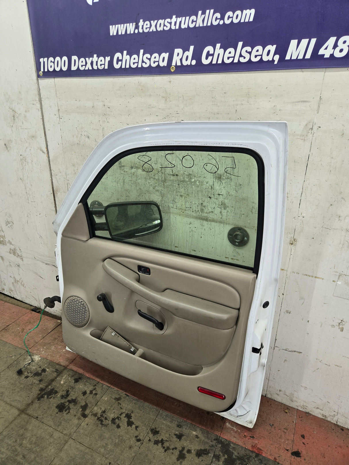 1999-2006 Chevrolet Silverado / GMC Sierra 1500 2500 3500 HD Front Passenger side Door RH