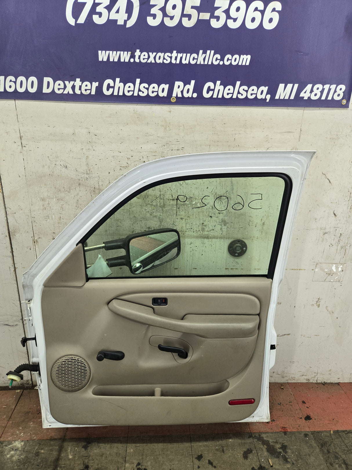 1999-2006 Chevrolet Silverado / GMC Sierra 1500 2500 3500 HD Front Passenger side Door RH - Summit White