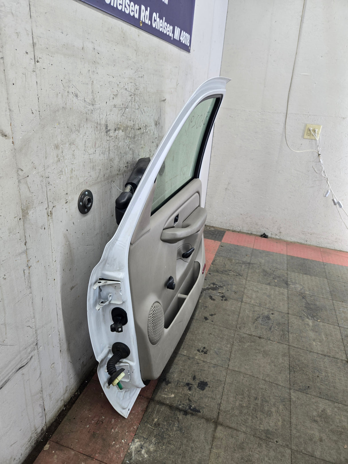 1999-2006 Chevrolet Silverado / GMC Sierra 1500 2500 3500 HD Front Passenger side Door RH - Summit White