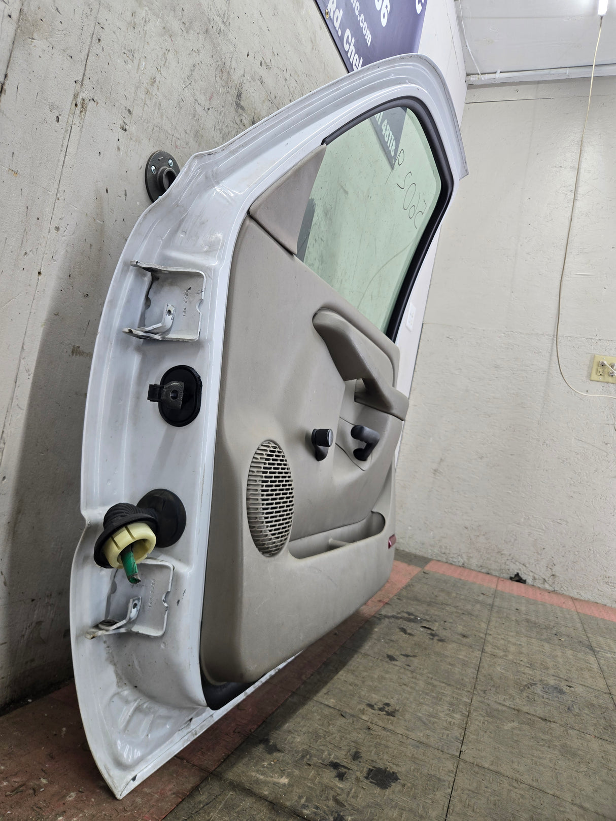 1999-2006 Chevrolet Silverado / GMC Sierra 1500 2500 3500 HD Front Passenger side Door RH - Summit White