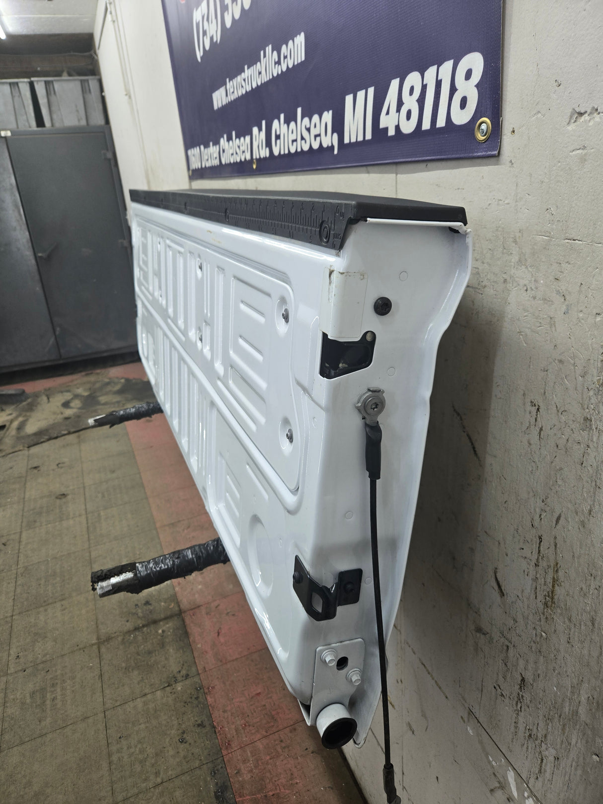 2023-2025 Ford Super Duty F250 F350 F450 F550 Tailgate - Oxford White New Take off