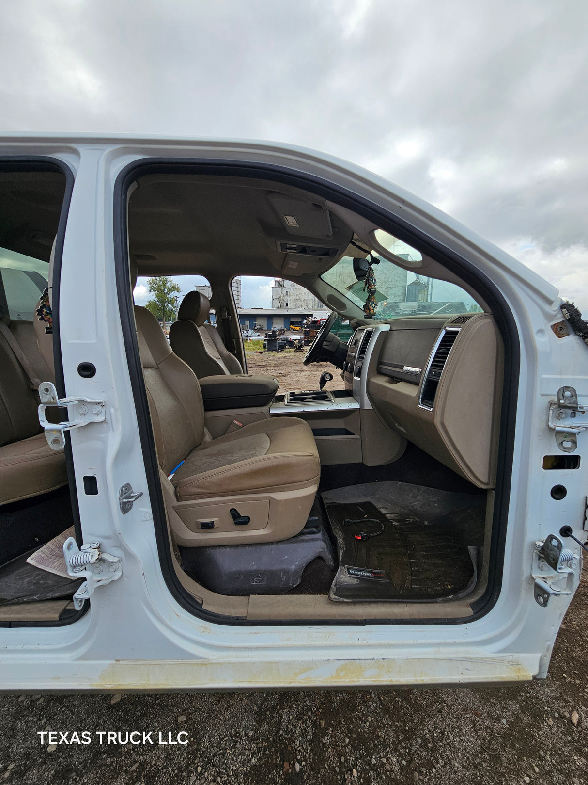 2009-2018 Dodge Ram 1500 4th Gen Quad Cab Cab - White/Tan