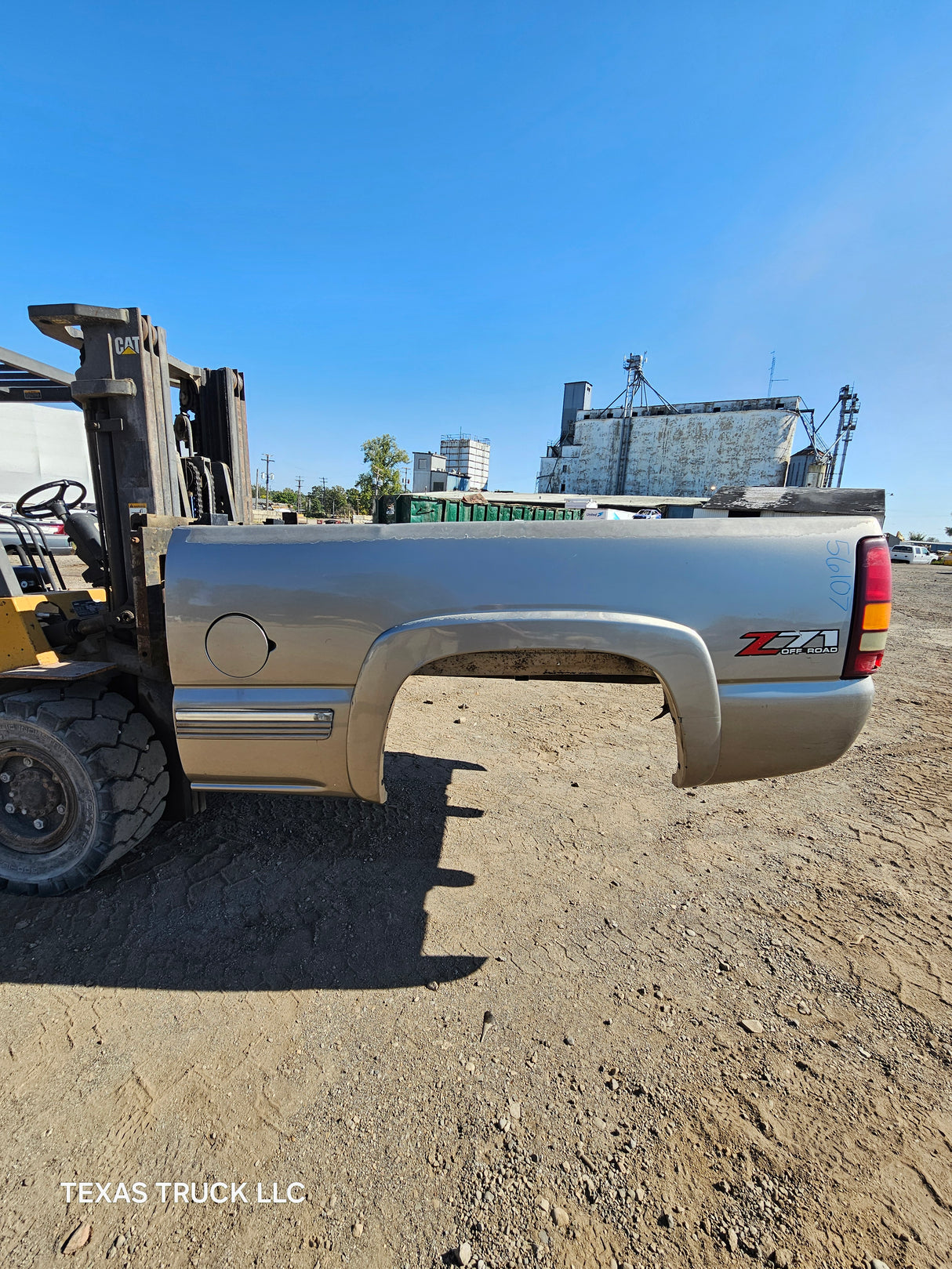 1999-2007 Chevrolet Silverado / GMC Sierra 1500 2500 3500 HD 6' 6" Short Truck Bed