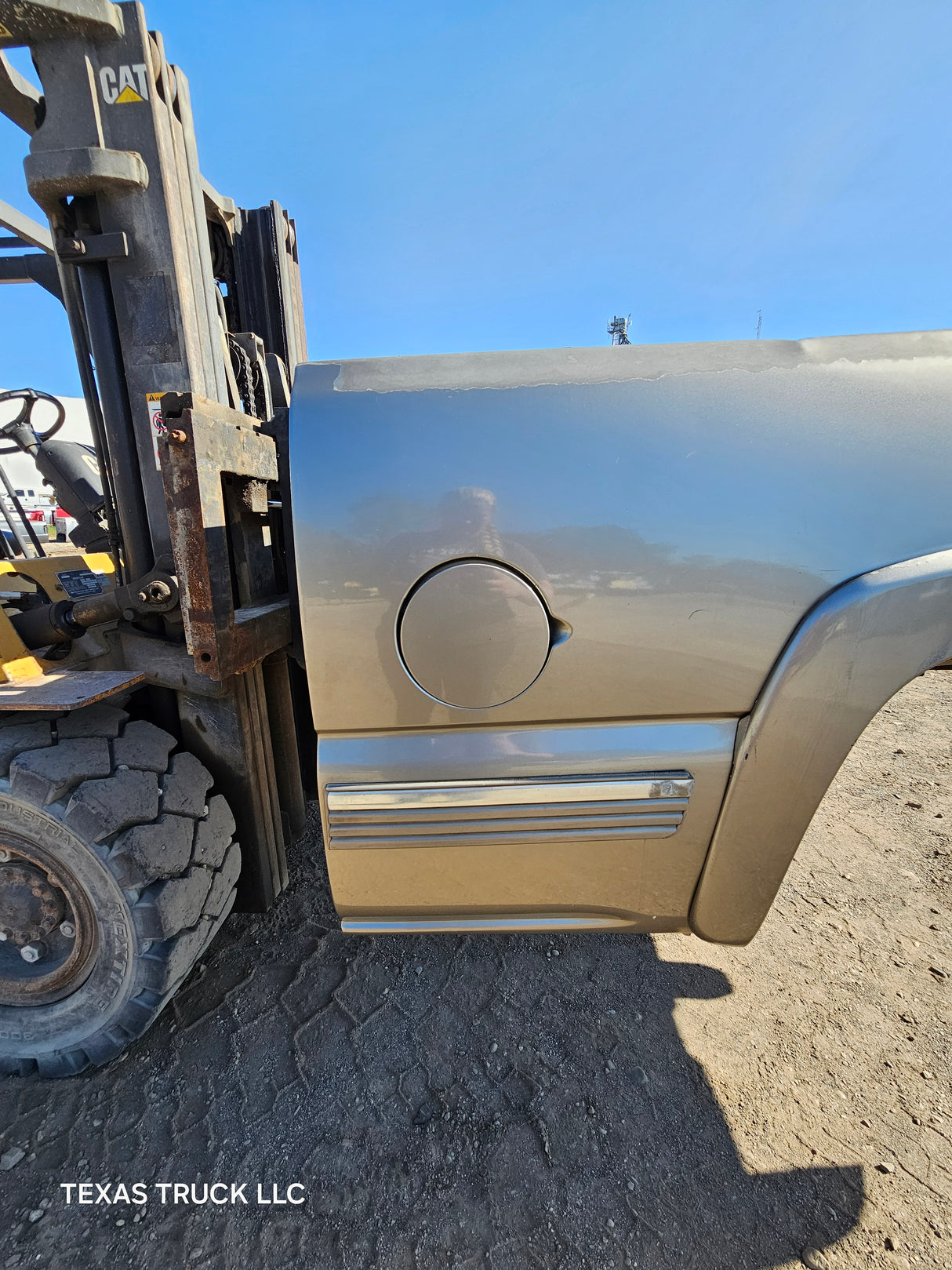 1999-2007 Chevrolet Silverado / GMC Sierra 1500 2500 3500 HD 6' 6" Short Truck Bed