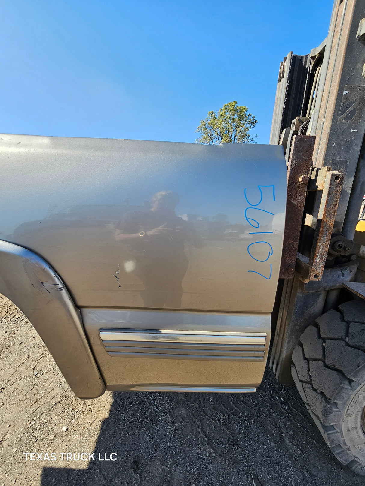 1999-2007 Chevrolet Silverado / GMC Sierra 1500 2500 3500 HD 6' 6" Short Truck Bed