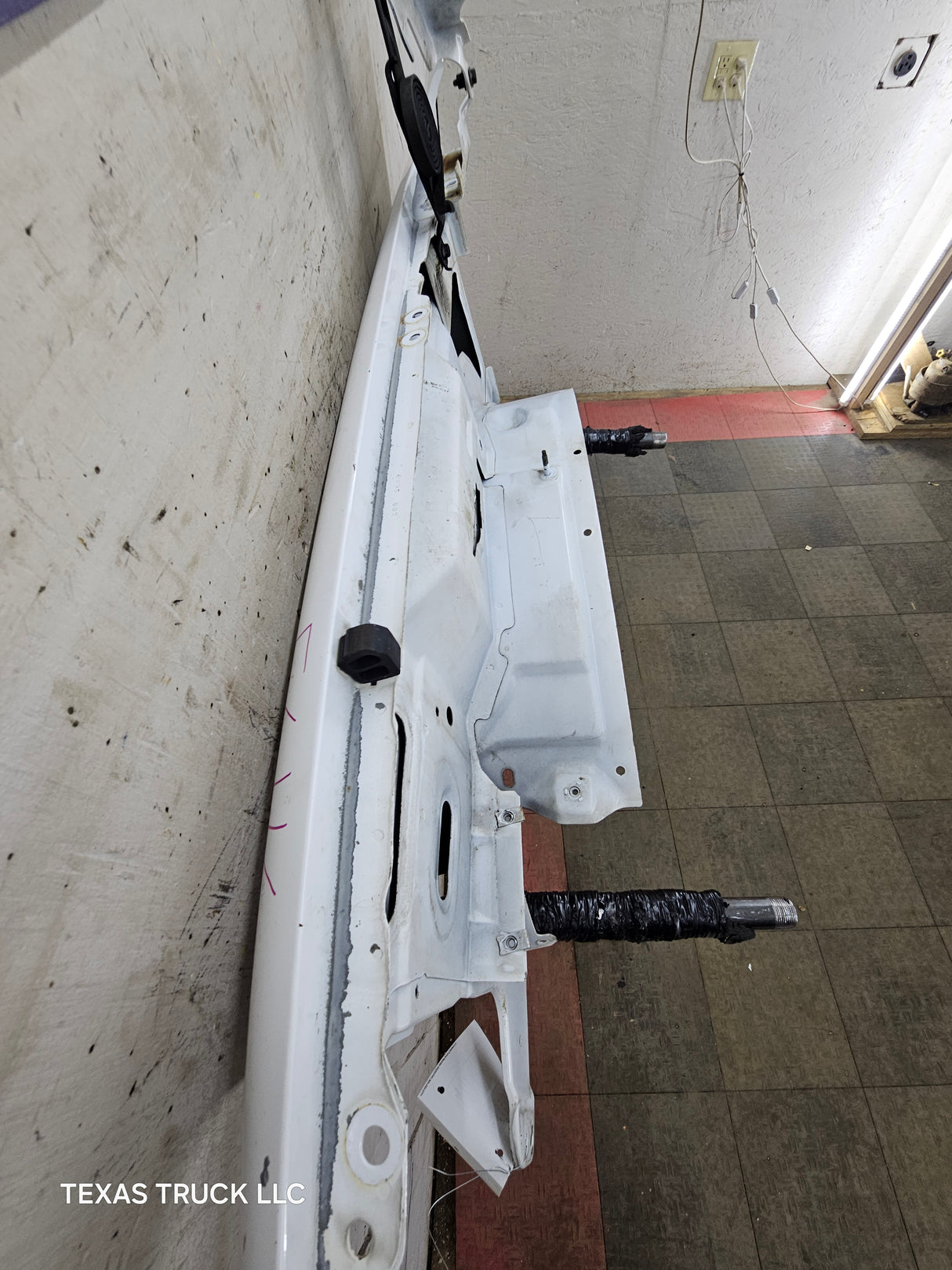 1999-2002 Chevrolet Silverado / Tahoe / Suburban 1500 2500 3500 HD Passenger Front Fender - White