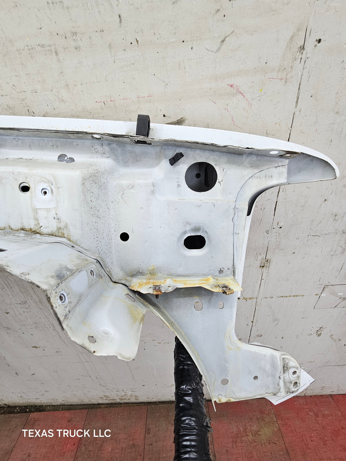 1999-2002 Chevrolet Silverado / Tahoe / Suburban 1500 2500 3500 HD LH Driver Side Front Fender - Summit White