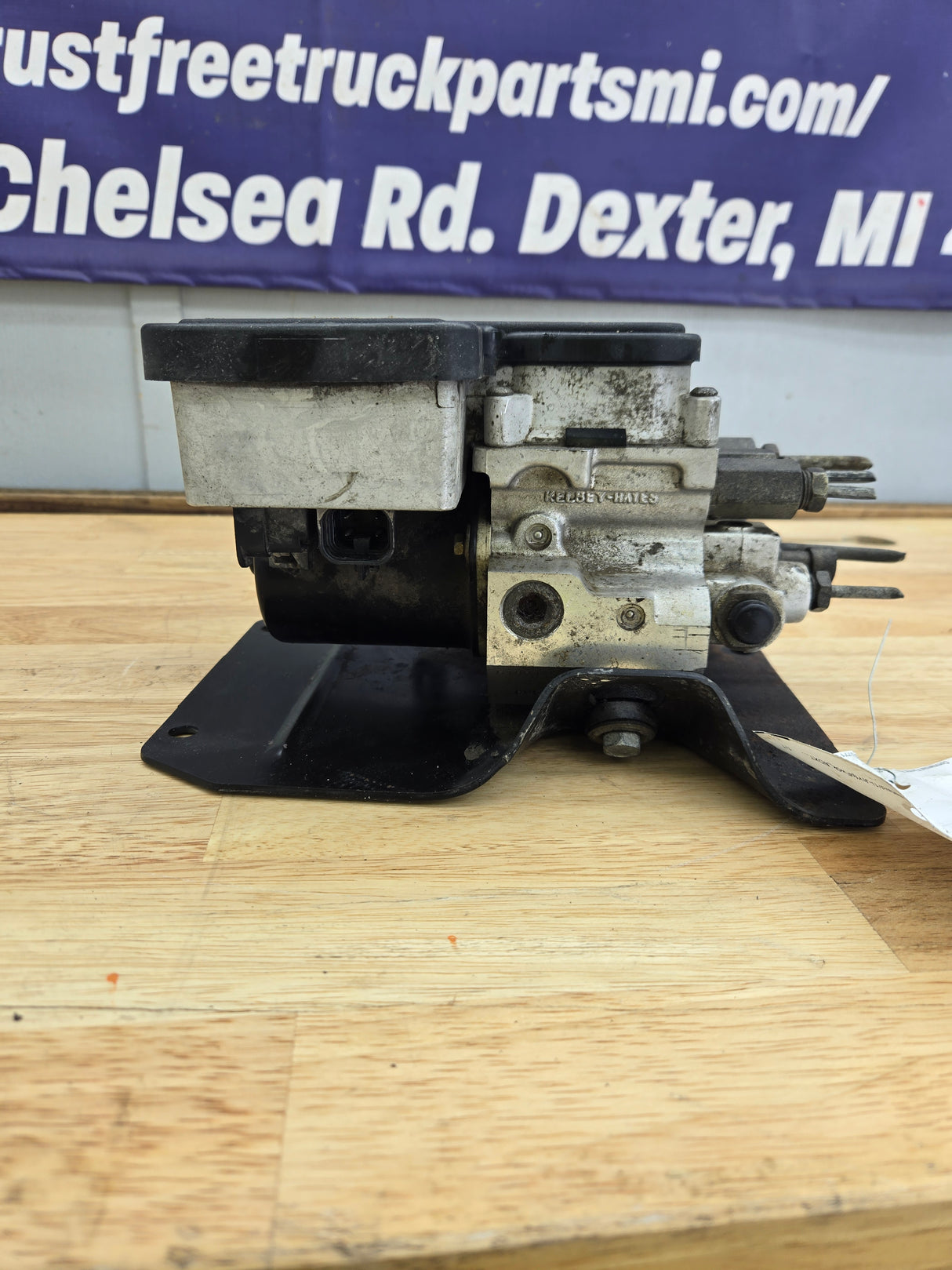 1995-1998 Chevrolet Silverado 1500 ABS Pump Module Control Assembly