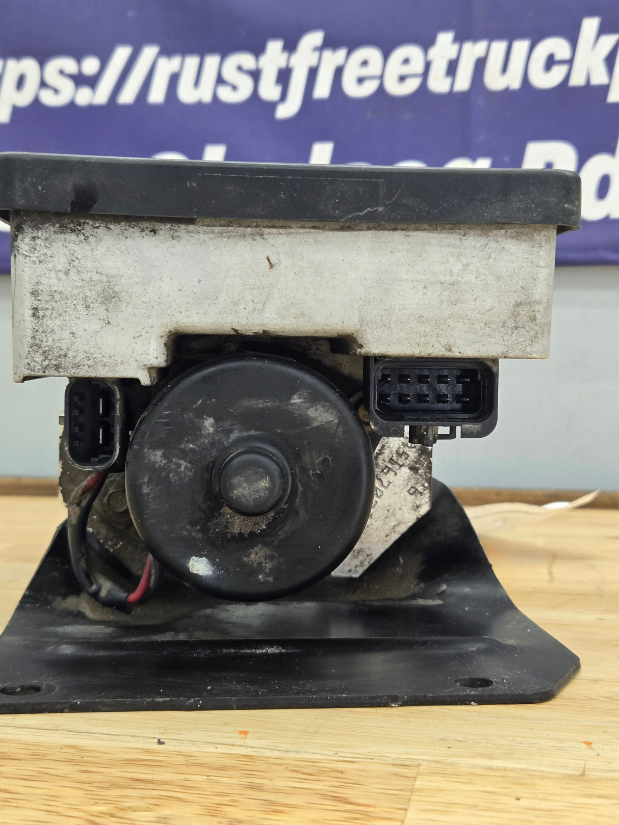 1995-1998 Chevrolet Silverado 1500 ABS Pump Module Control Assembly