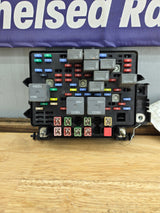 2003-2006 Chevrolet Silverado / GMC Sierra 1500 Engine Bay Fuse Box