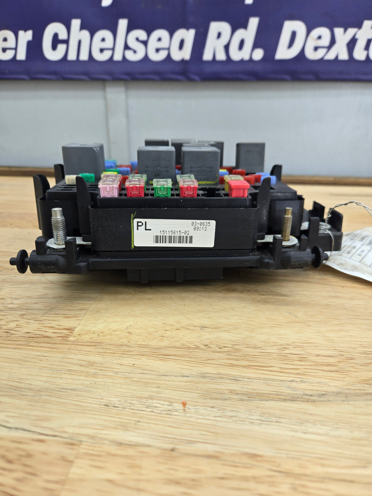 2003-2006 Chevrolet Silverado / GMC Sierra 1500 Engine Bay Fuse Box
