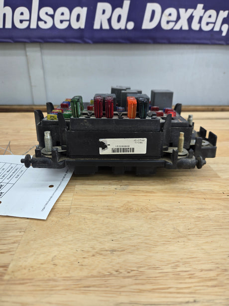 1999-2002 Chevrolet Silverado / GMC Sierra 1500 Engine Bay Fuse Box