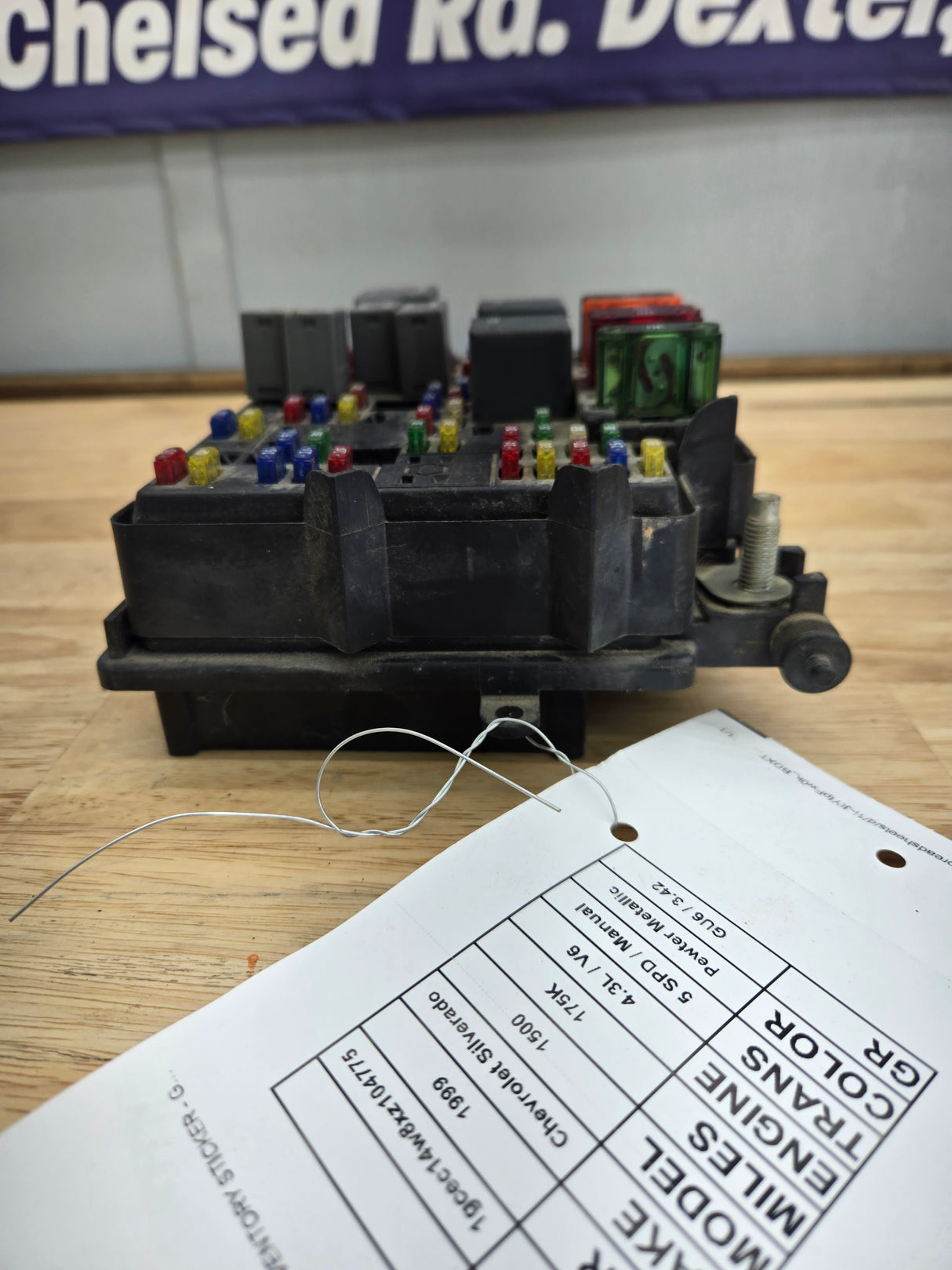 1999-2002 Chevrolet Silverado / GMC Sierra 1500 Engine Bay Fuse Box