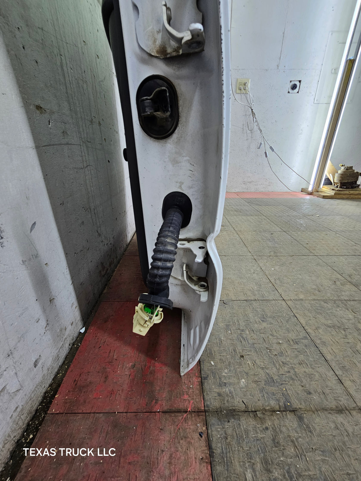 1999-2007 Chevrolet Silverado / GMC Sierra 1500 2500 3500 HD Rear Driver side LH Crew Cab rear door
