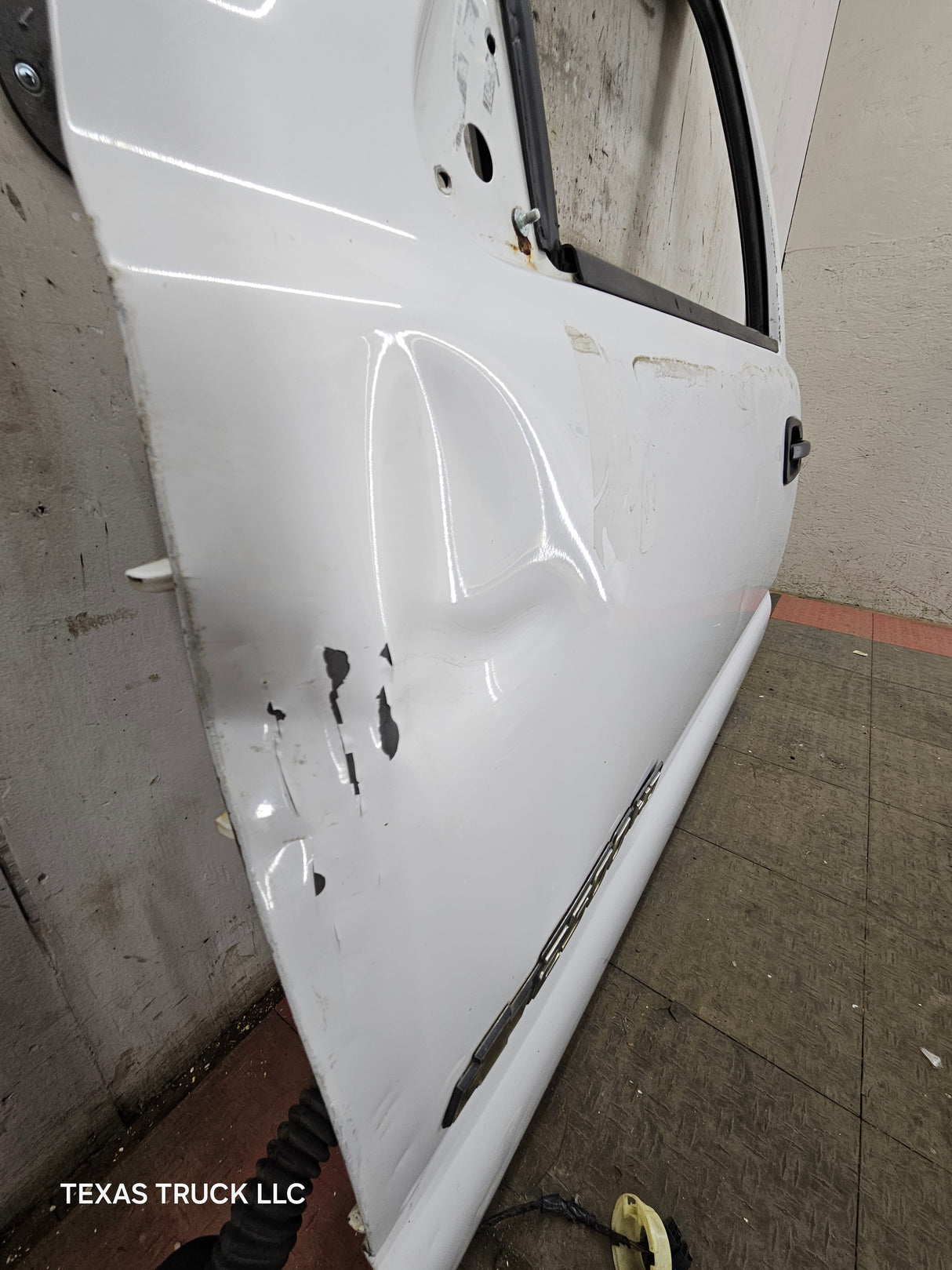 1999-2006 Chevrolet Silverado / GMC Sierra 1500 2500 3500 HD Front Driver Side Door LH