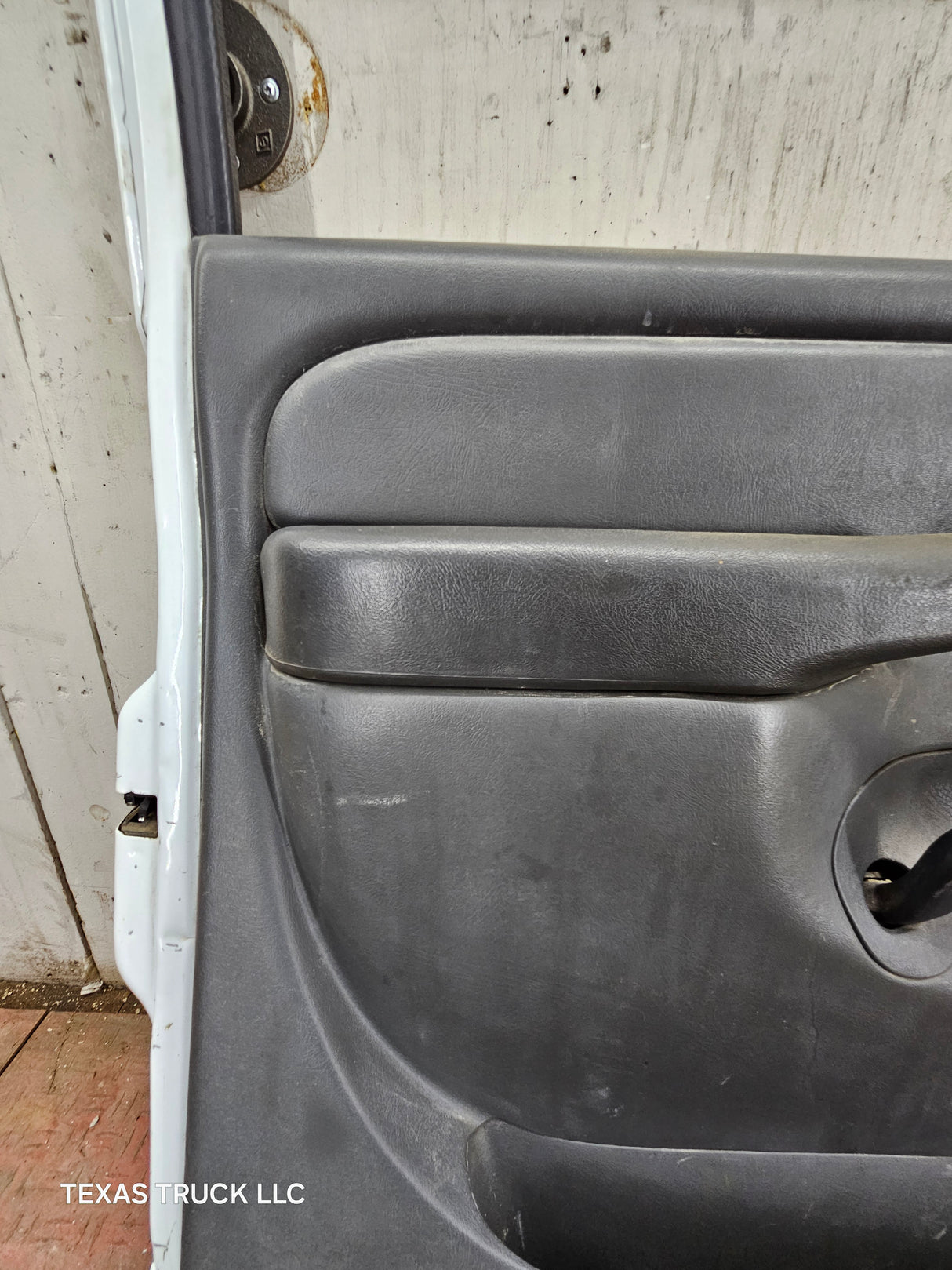 1999-2006 Chevrolet Silverado / GMC Sierra 1500 2500 3500 HD Front Driver Side Door LH