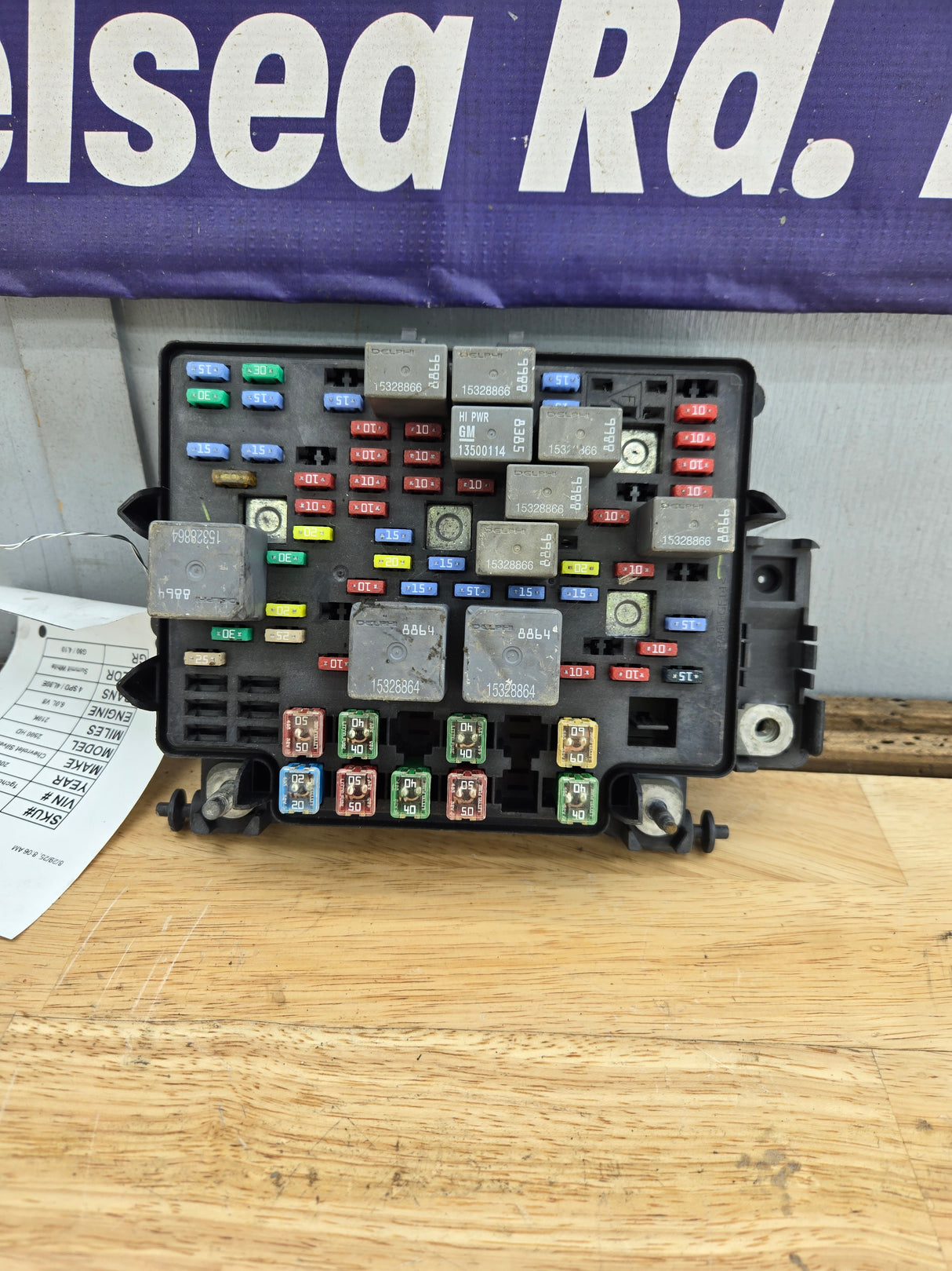 2003-2006 Chevrolet Silverado / GMC Sierra 1500 Engine Bay Fuse Box