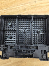 2003-2006 Chevrolet Silverado / GMC Sierra 1500 Engine Bay Fuse Box