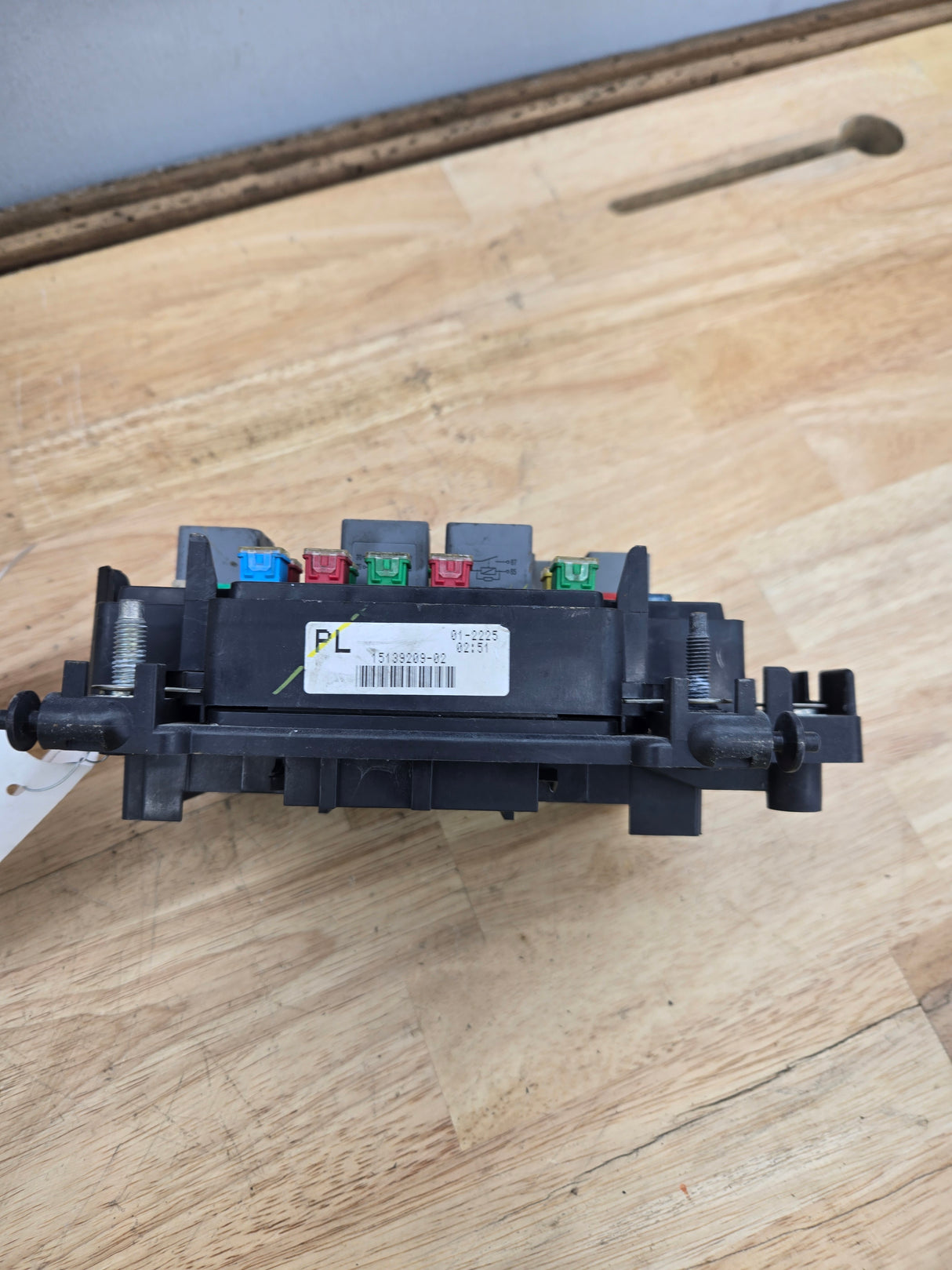 2003-2006 Chevrolet Silverado / GMC Sierra 1500 Engine Bay Fuse Box