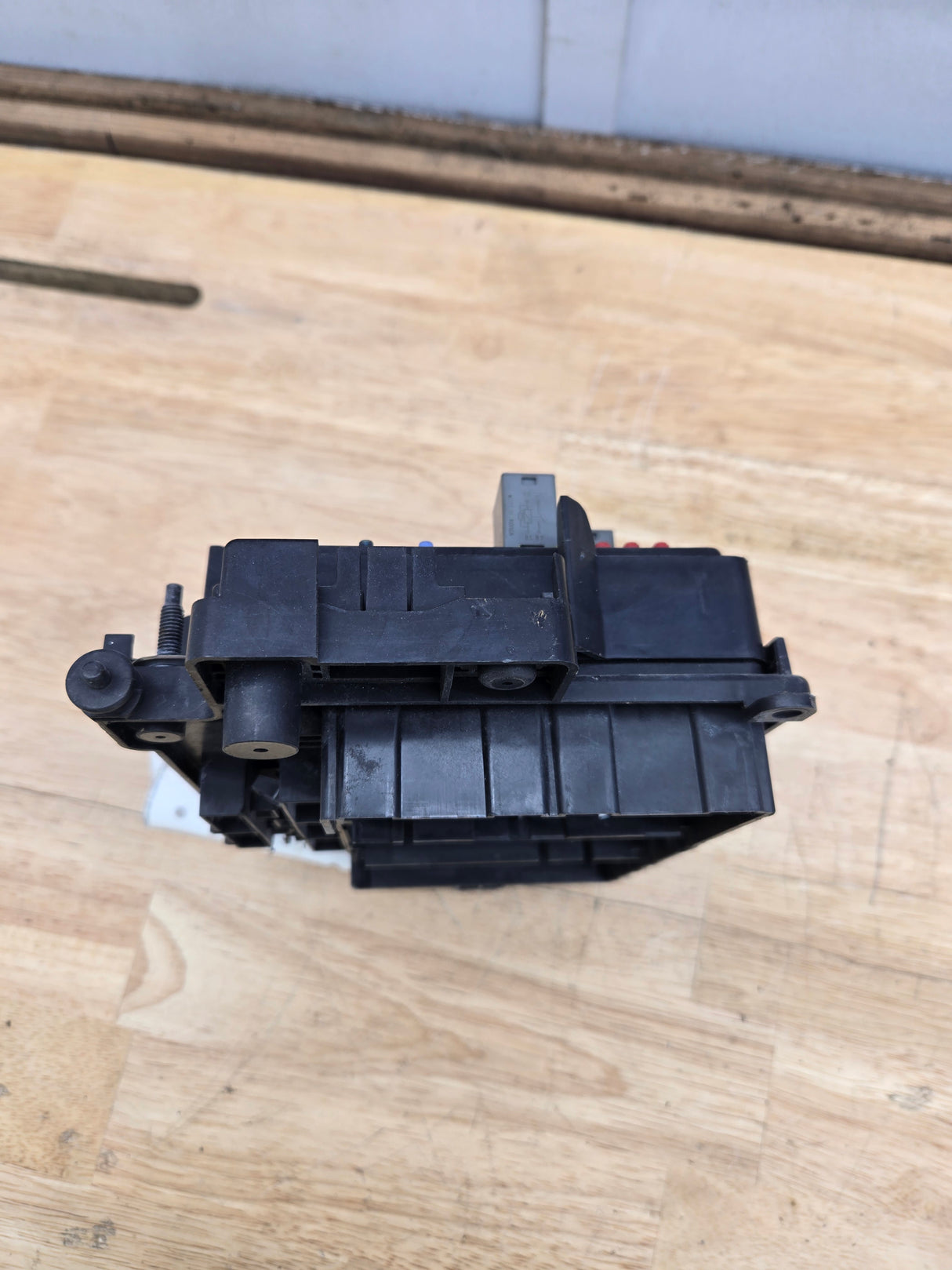 2003-2006 Chevrolet Silverado / GMC Sierra 1500 Engine Bay Fuse Box
