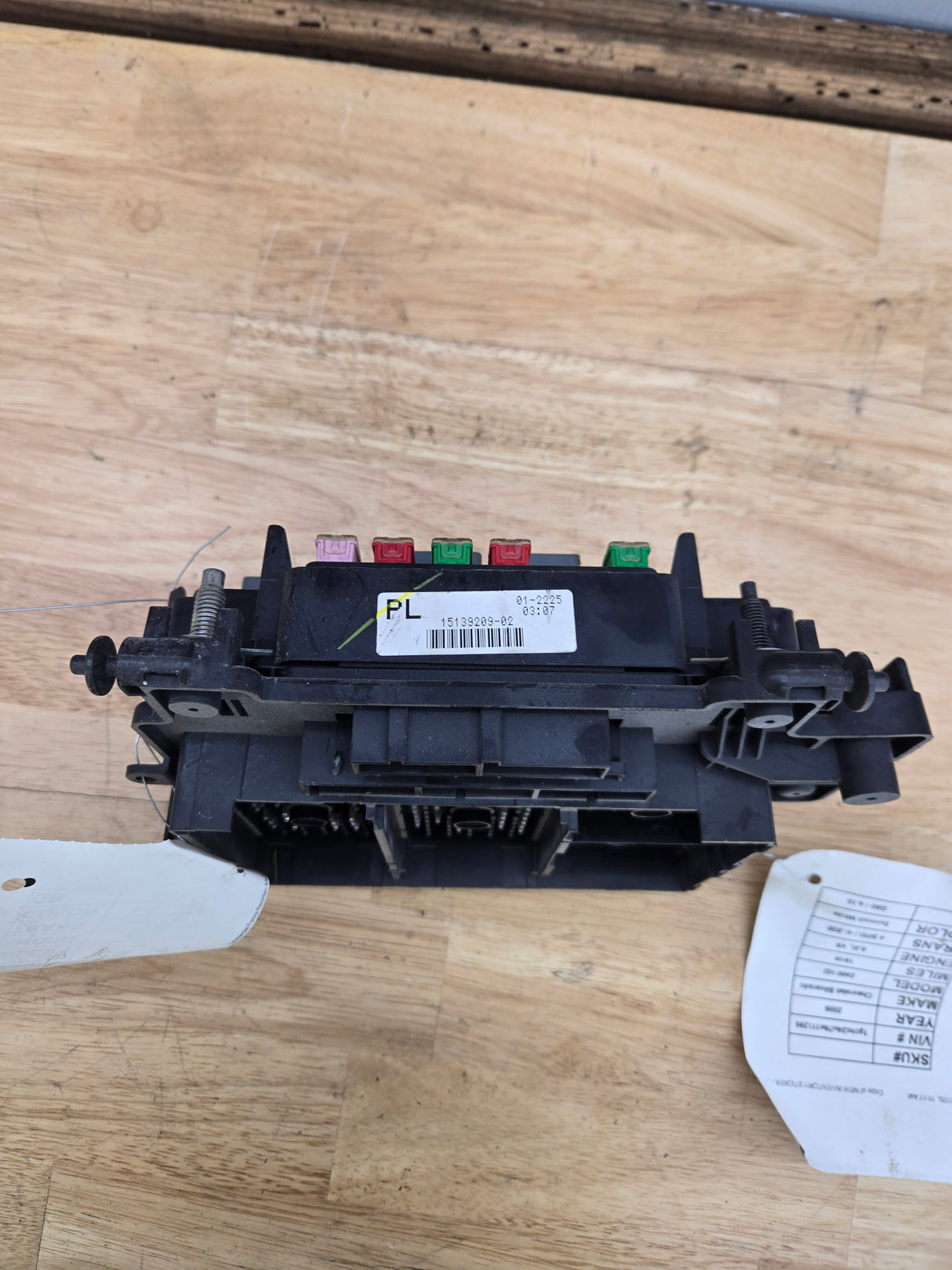 2003-2006 Chevrolet Silverado / GMC Sierra 2500 Engine Bay Fuse Box