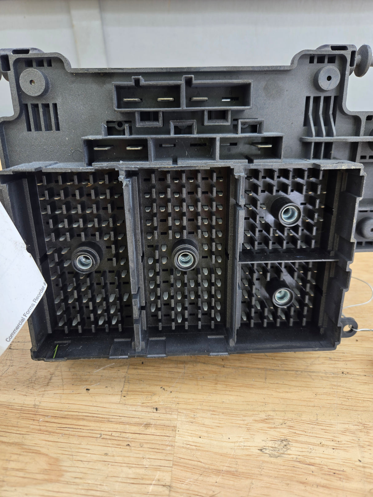 2003-2006 Chevrolet Silverado / GMC Sierra 2500 Engine Bay Fuse Box