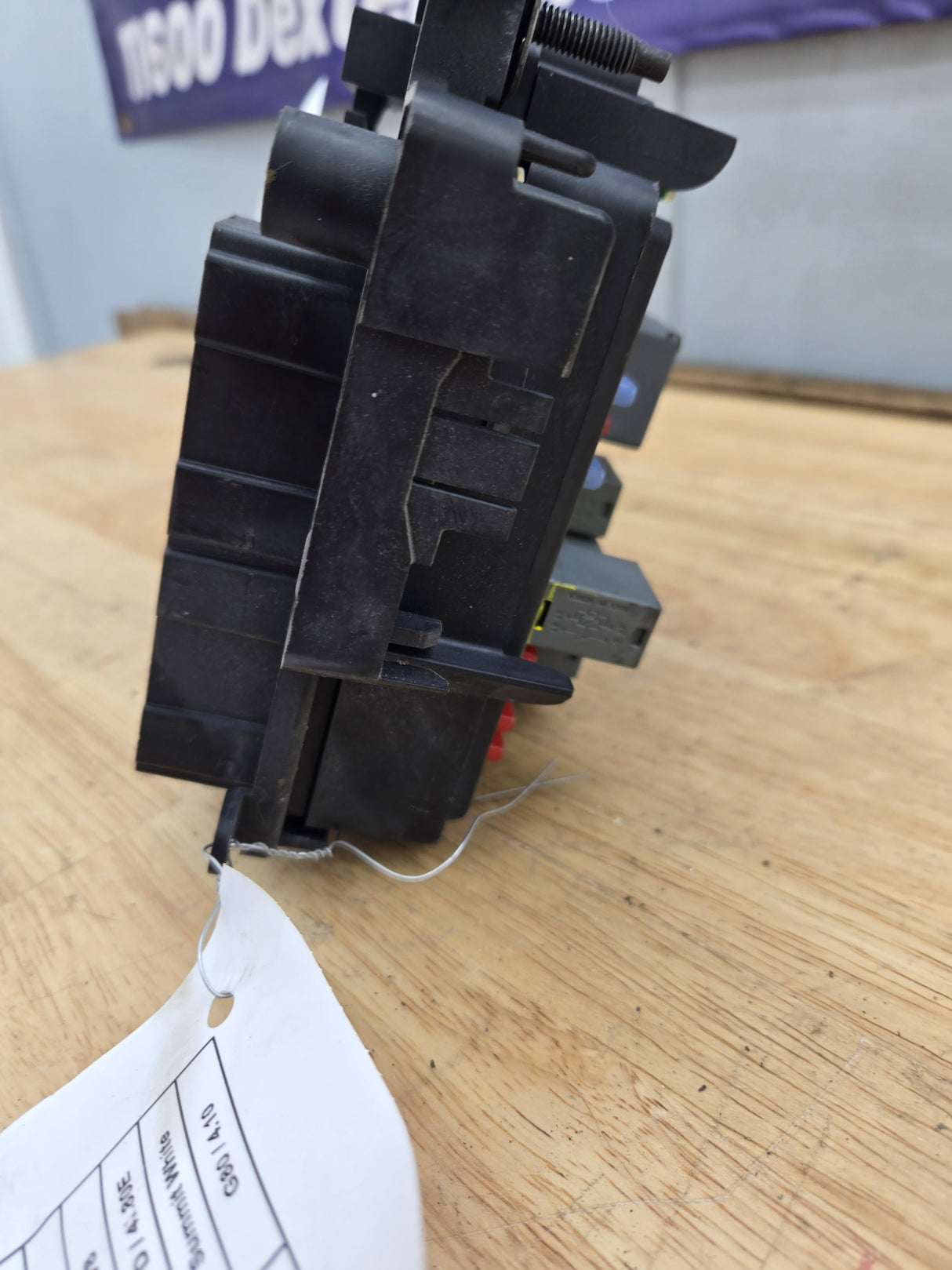 2003-2006 Chevrolet Silverado / GMC Sierra 2500 Engine Bay Fuse Box