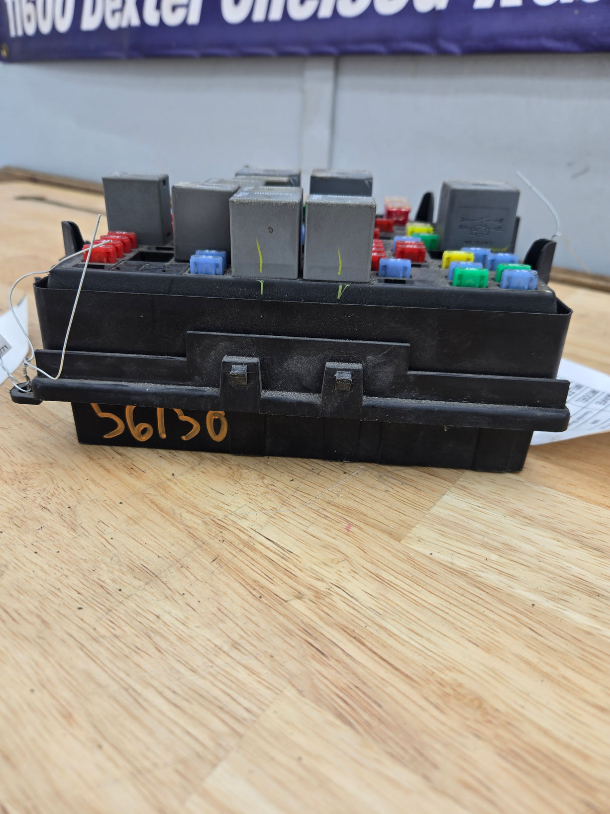 2003-2006 Chevrolet Silverado / GMC Sierra 2500 Engine Bay Fuse Box
