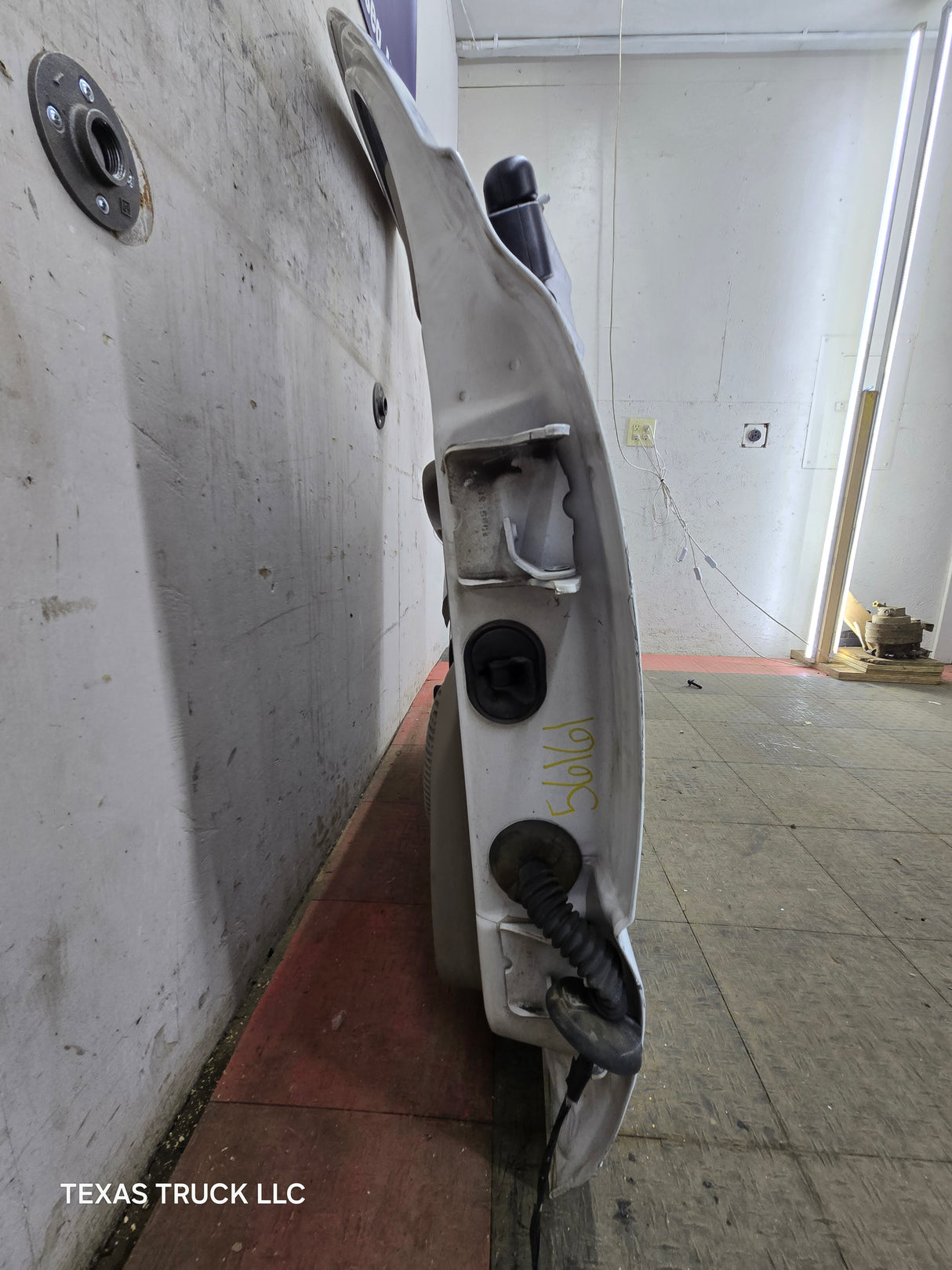 1999-2006 Chevrolet Silverado / GMC Sierra 1500 2500 3500 HD Front Driver Side Door LH