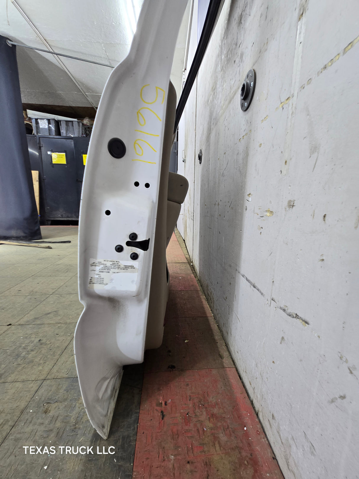 1999-2006 Chevrolet Silverado / GMC Sierra 1500 2500 3500 HD Front Driver Side Door LH