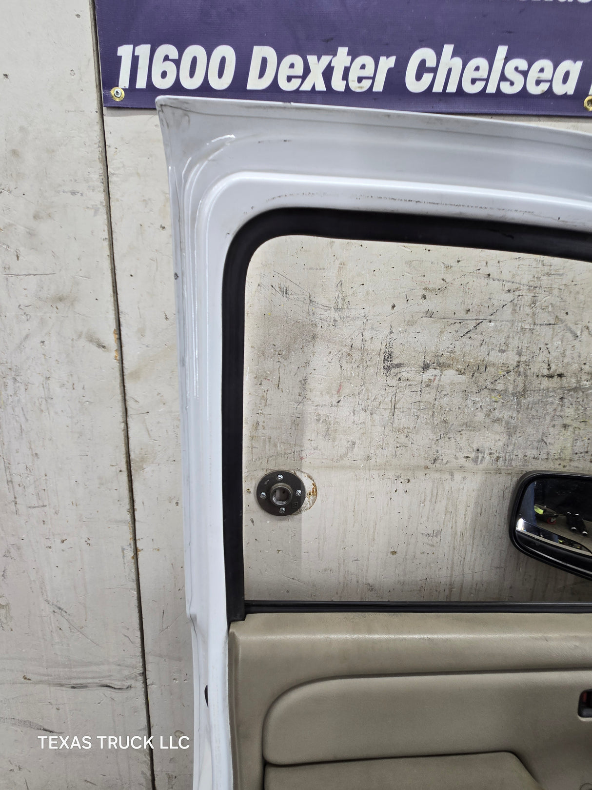 1999-2006 Chevrolet Silverado / GMC Sierra 1500 2500 3500 HD Front Driver Side Door LH