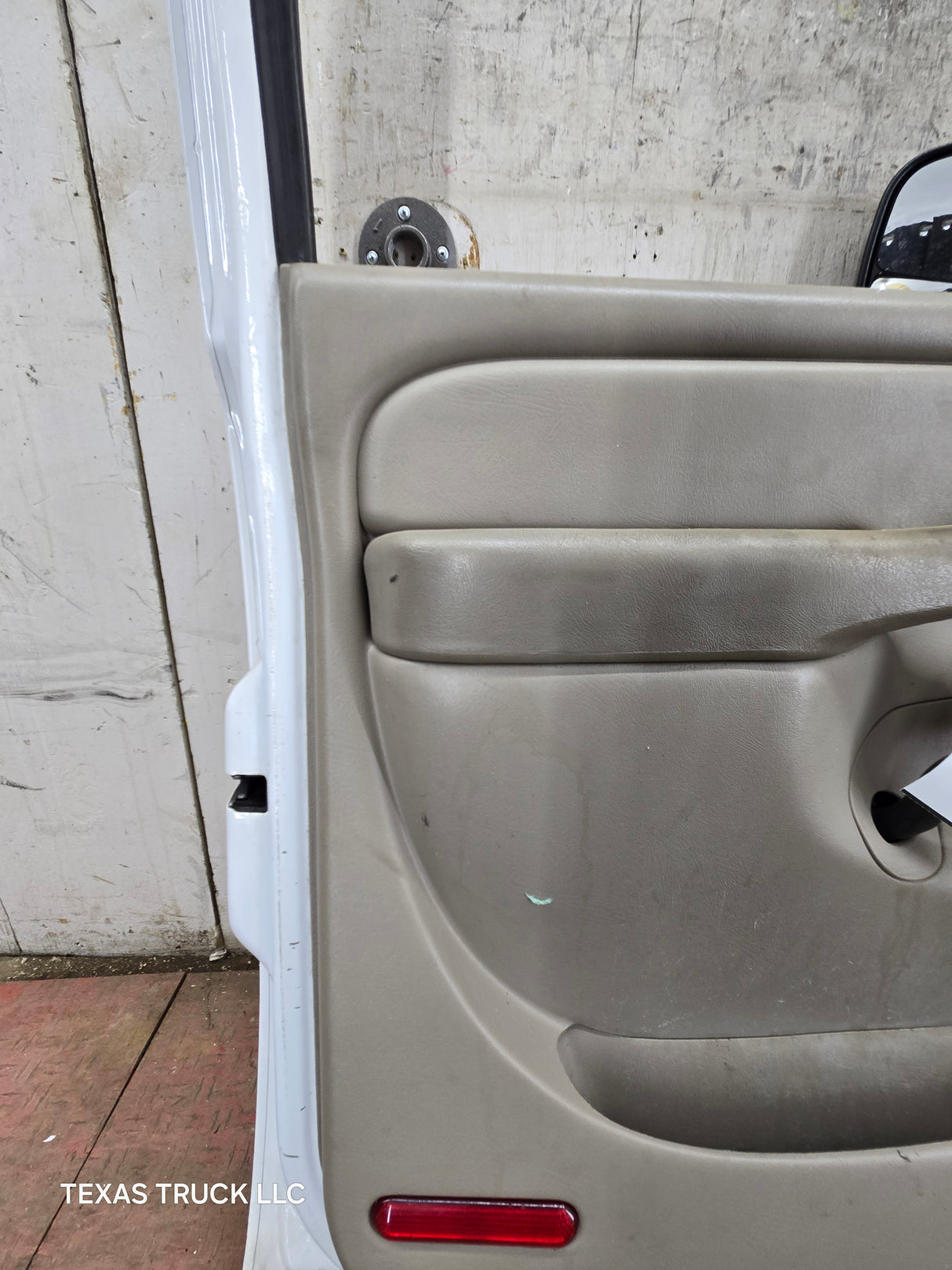 1999-2006 Chevrolet Silverado / GMC Sierra 1500 2500 3500 HD Front Driver Side Door LH