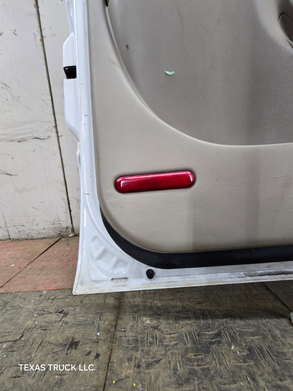 1999-2006 Chevrolet Silverado / GMC Sierra 1500 2500 3500 HD Front Driver Side Door LH