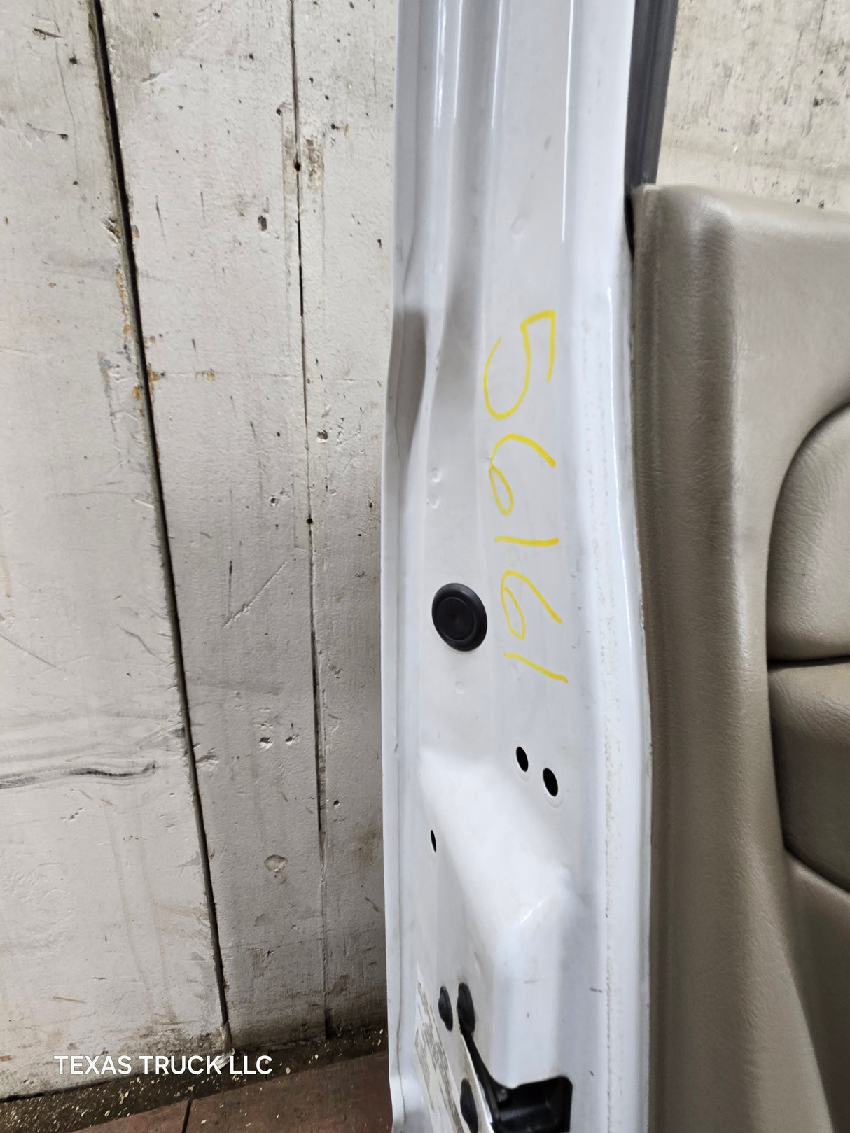1999-2006 Chevrolet Silverado / GMC Sierra 1500 2500 3500 HD Front Driver Side Door LH