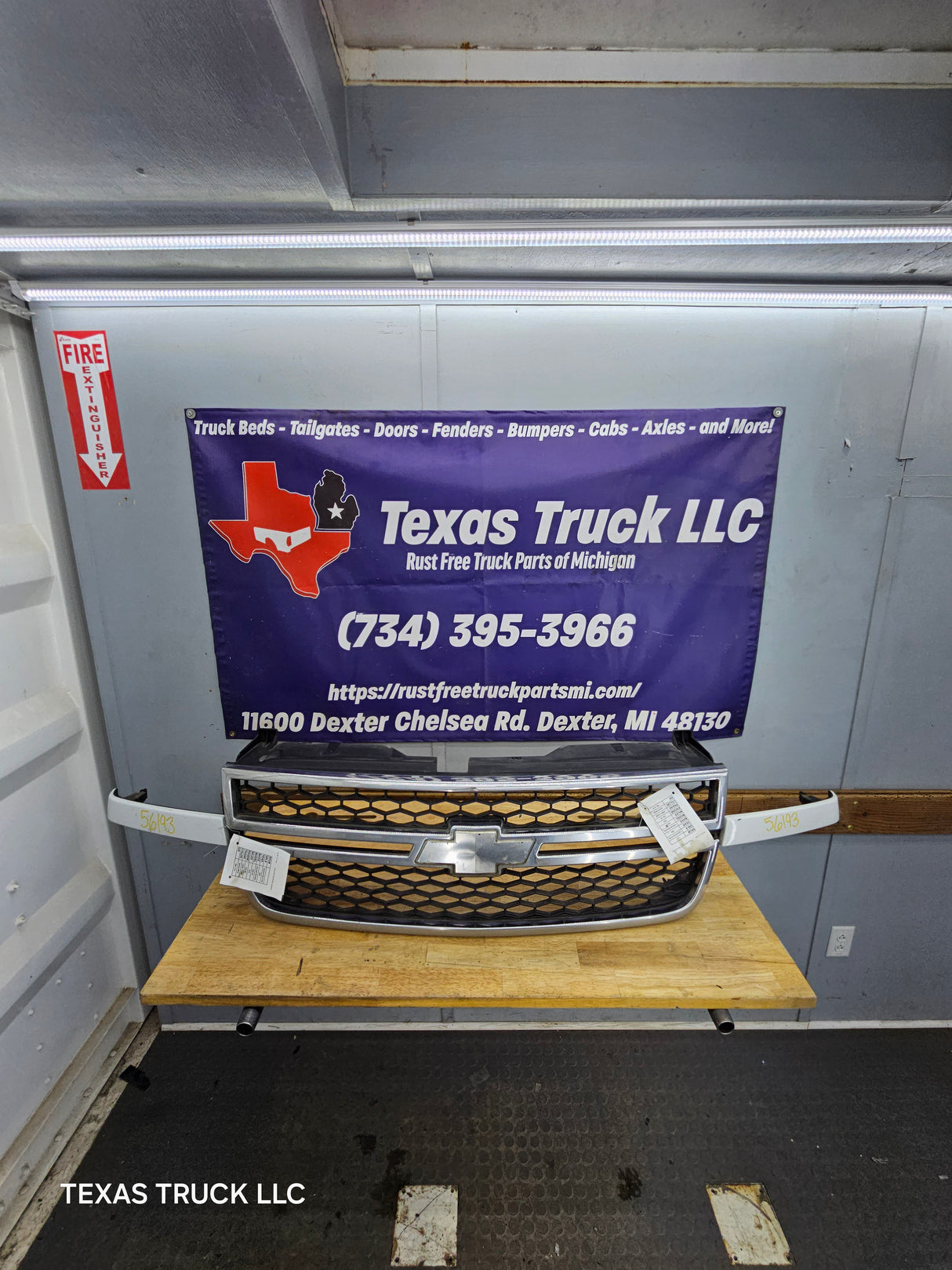2003-2006 Chevrolet Silverado 2500 3500 'Cateye' HD Grill OEM - Summit White
