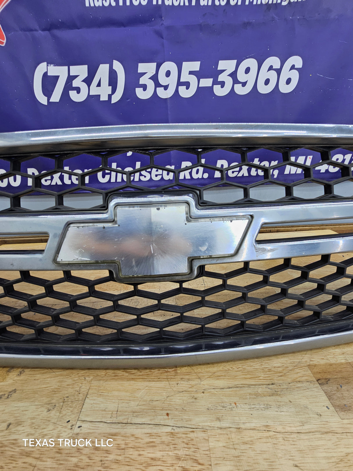 2003-2006 Chevrolet Silverado 2500 3500 'Cateye' HD Grill OEM - Summit White