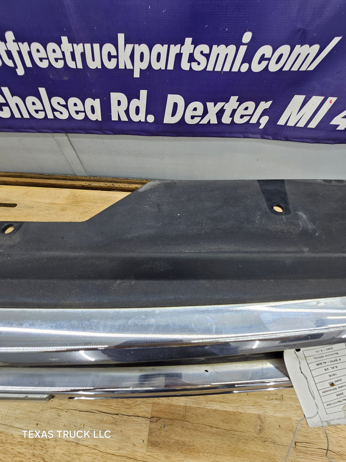 2003-2006 Chevrolet Silverado 2500 3500 'Cateye' HD Grill OEM - Summit White