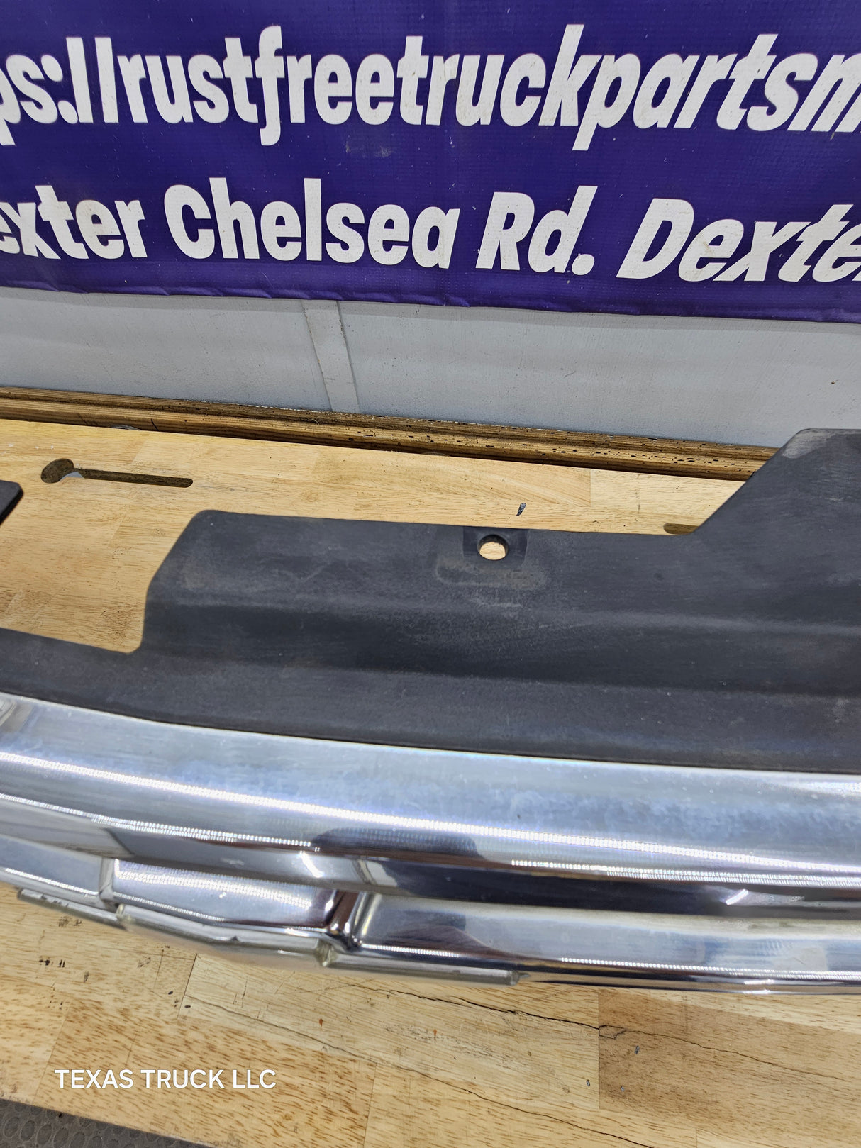 2003-2006 Chevrolet Silverado 2500 3500 'Cateye' HD Grill OEM - Summit White