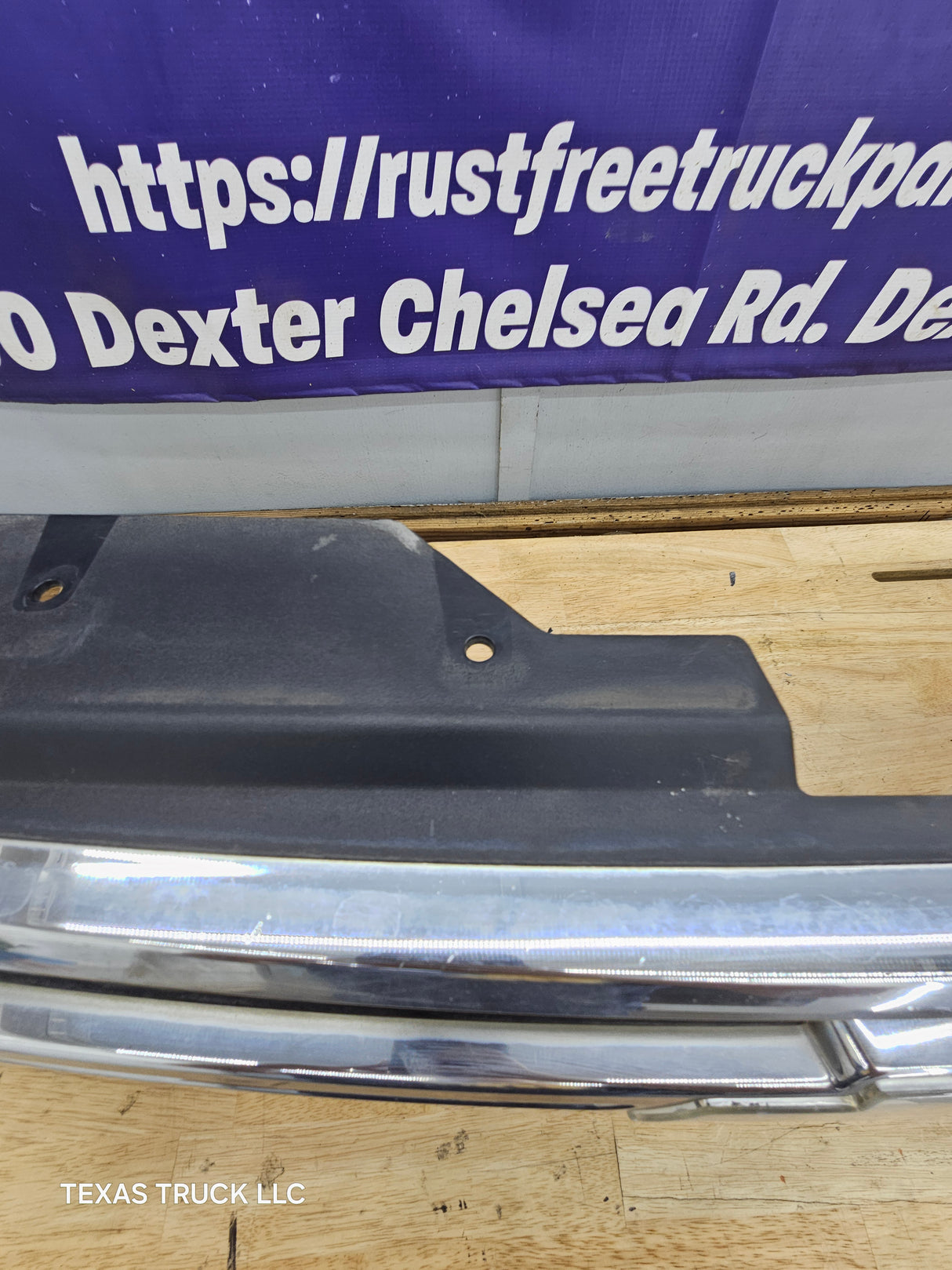 2003-2006 Chevrolet Silverado 2500 3500 'Cateye' HD Grill OEM - Summit White