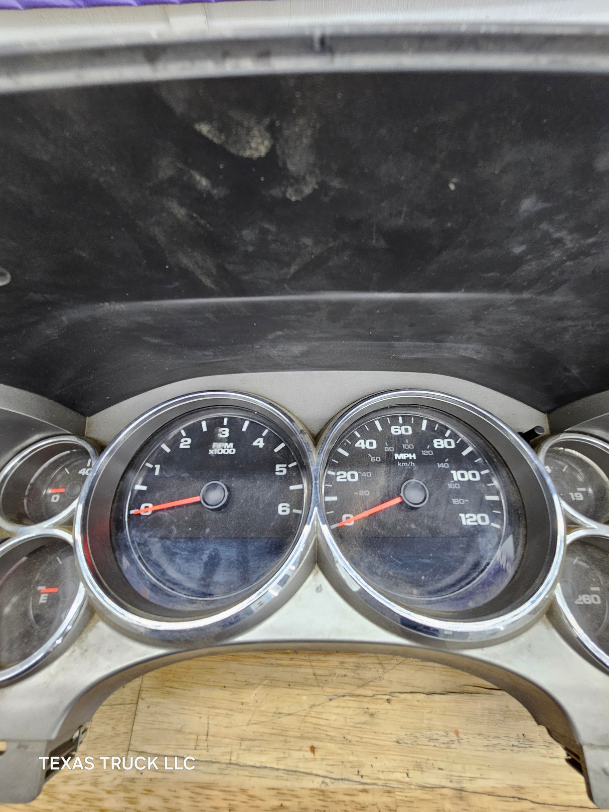 2007-2013 Chevrolet Silverado GMC Sierra Instrument Cluster Gauge Speedometer