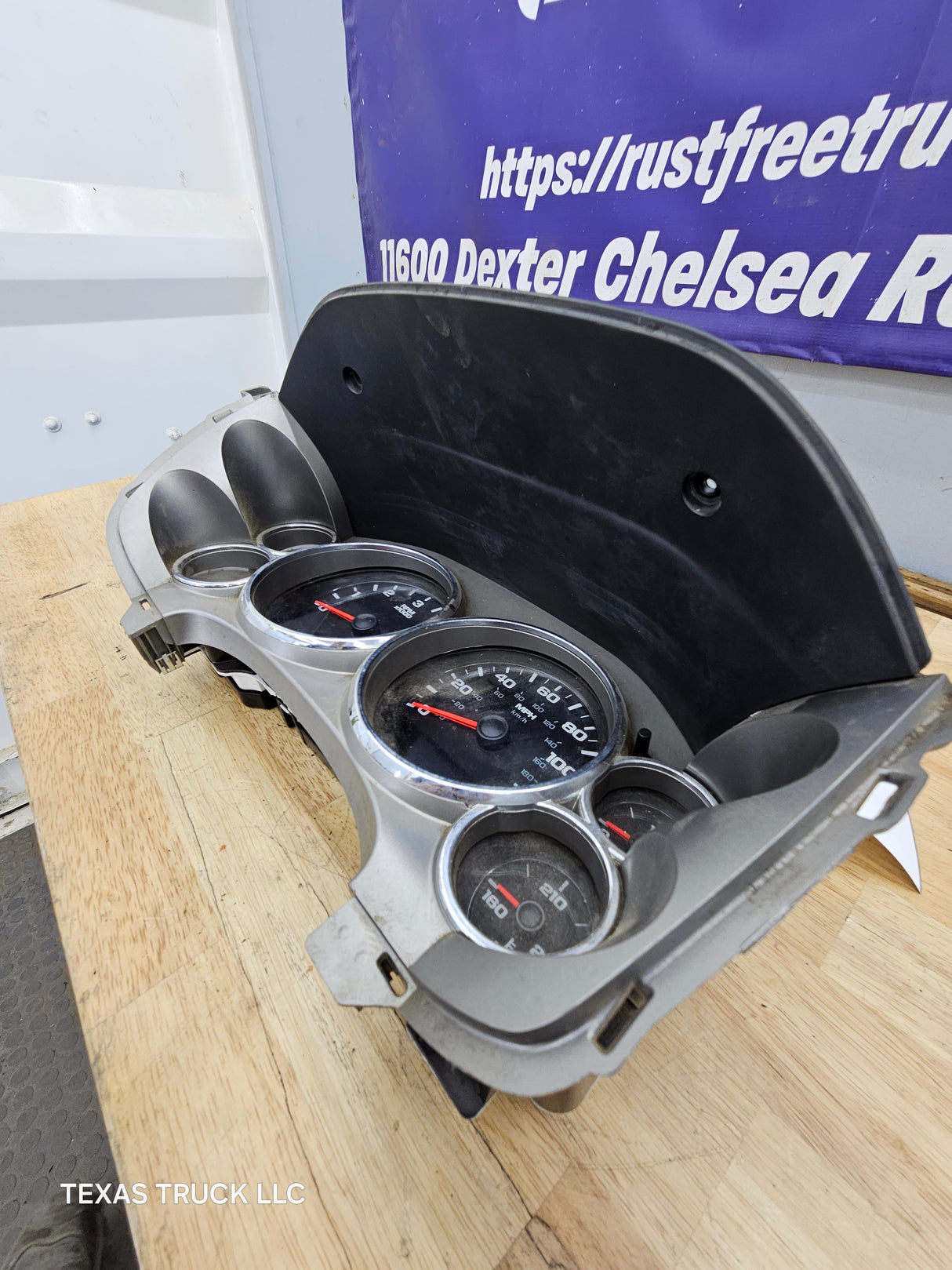 2007-2013 Chevrolet Silverado GMC Sierra Instrument Cluster Gauge Speedometer