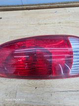 1999-2007 Ford Super Duty F250 F350 F450 F550 RH Passenger Side Tail Light