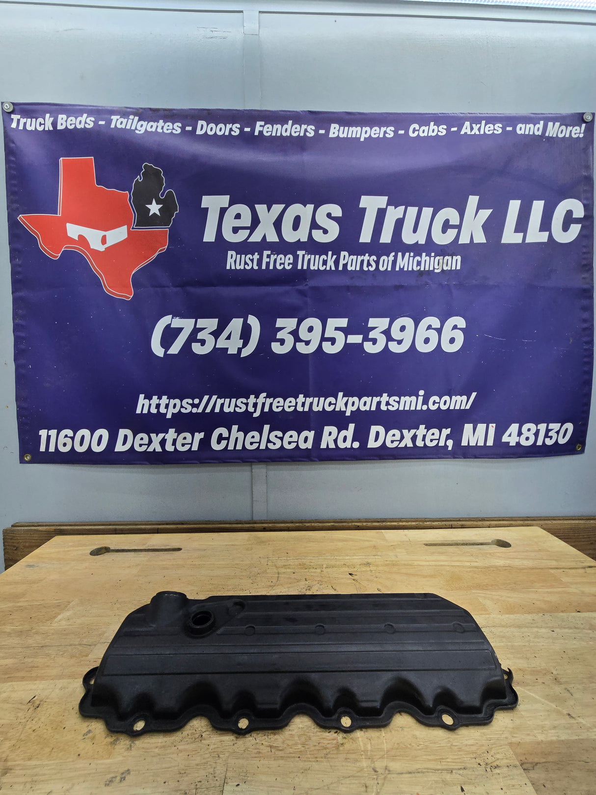 2003-2004 Ford 6.0 Power Stroke Drivers Valve Cover Super Duty Excursion
