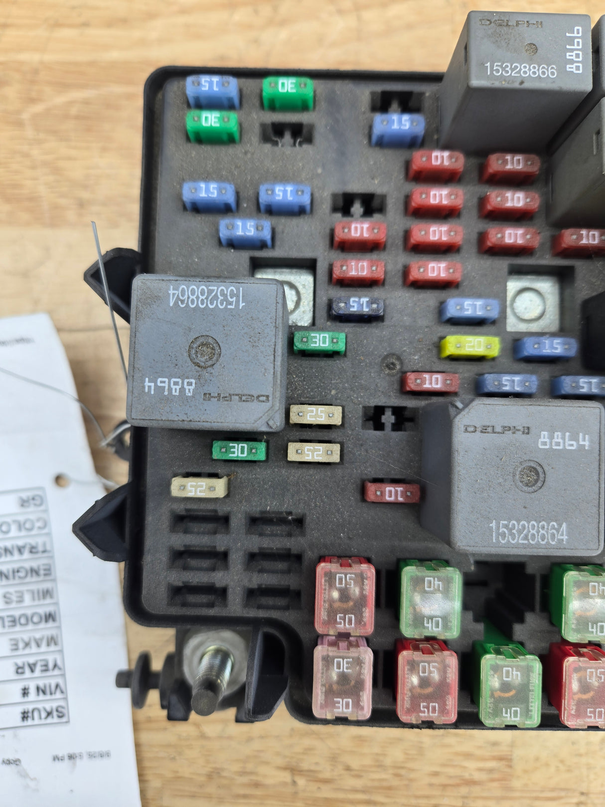 2003-2006 Chevrolet Silverado / GMC Sierra 1500 Engine Bay Fuse Box