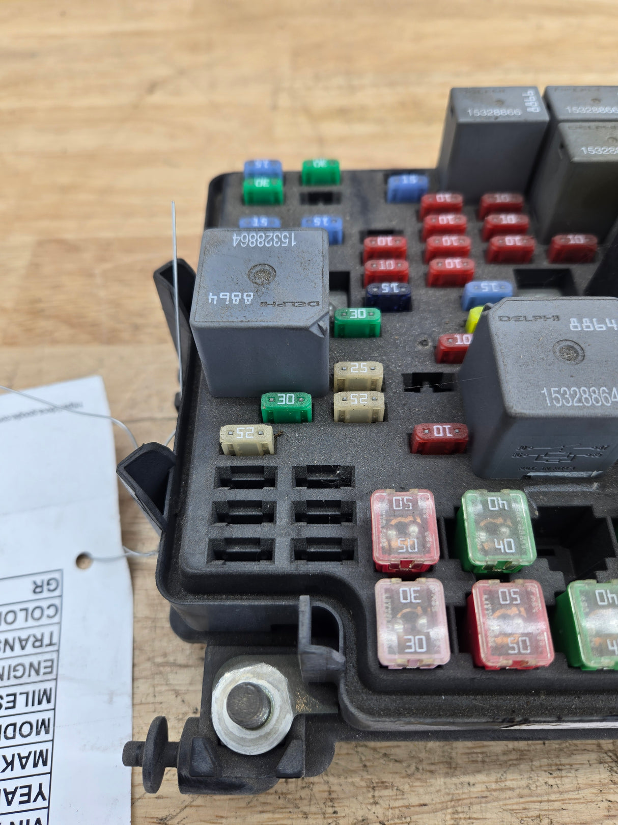 2003-2006 Chevrolet Silverado / GMC Sierra 1500 Engine Bay Fuse Box