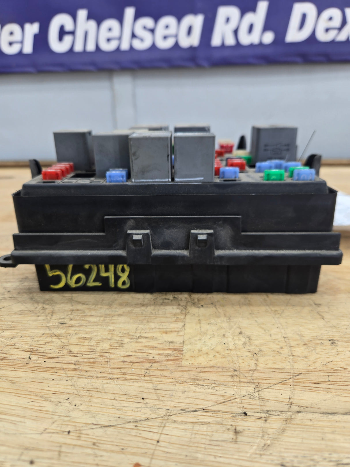 2003-2006 Chevrolet Silverado / GMC Sierra 1500 Engine Bay Fuse Box