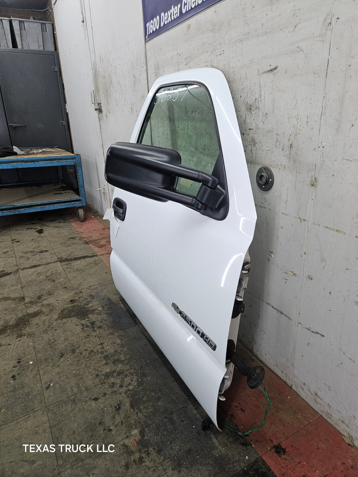 1999-2006 Chevrolet Silverado / GMC Sierra 1500 2500 3500 HD Front Passenger side Door RH