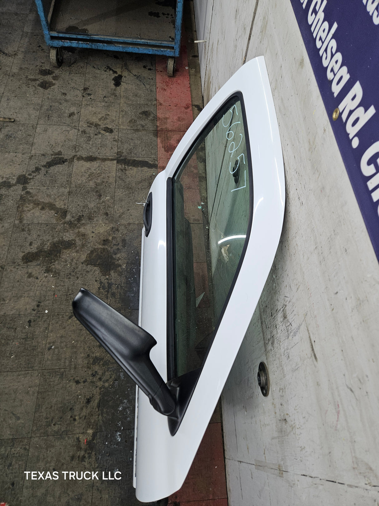 1999-2006 Chevrolet Silverado / GMC Sierra 1500 2500 3500 HD Front Passenger side Door RH