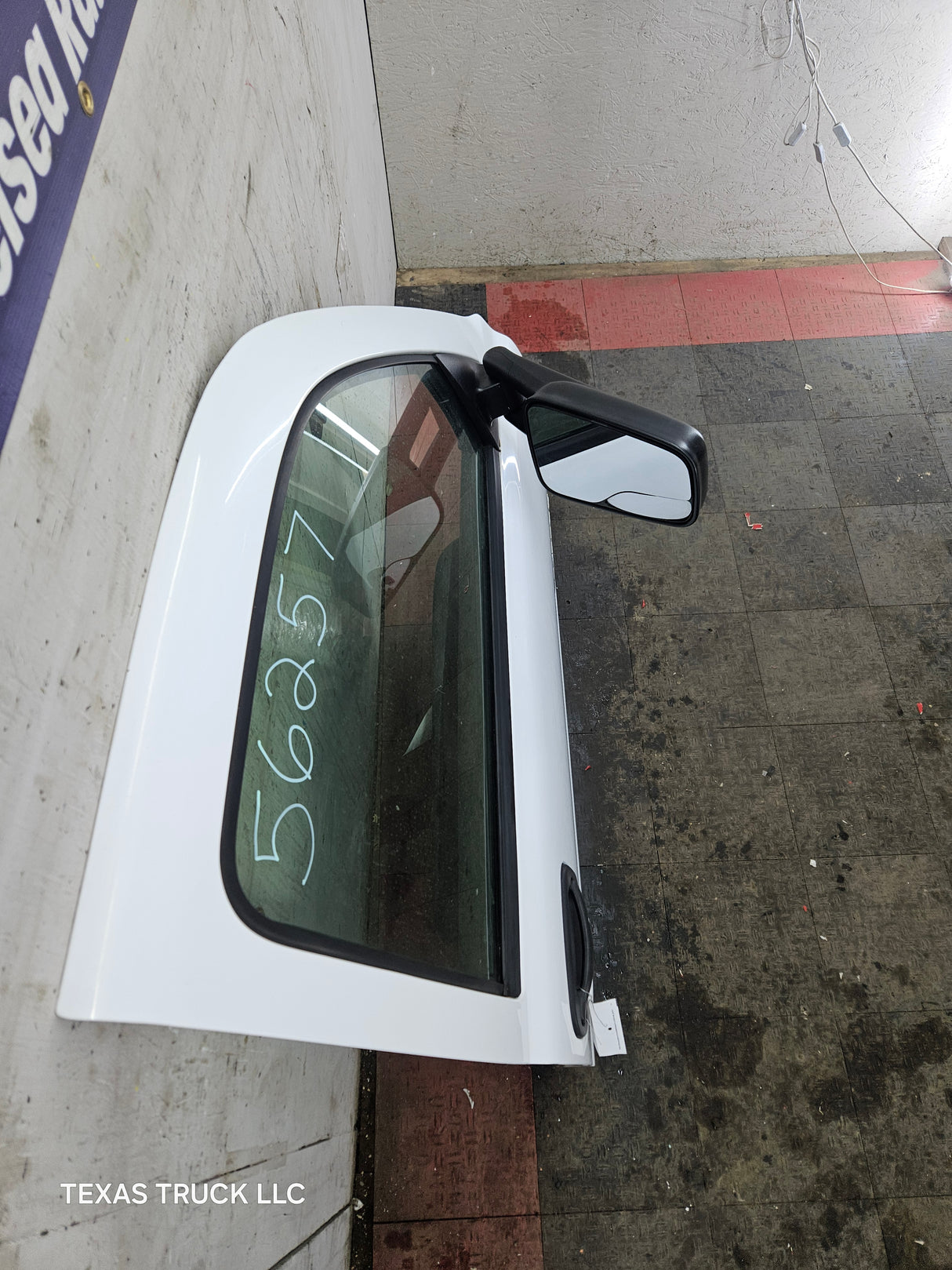 1999-2006 Chevrolet Silverado / GMC Sierra 1500 2500 3500 HD Front Passenger side Door RH